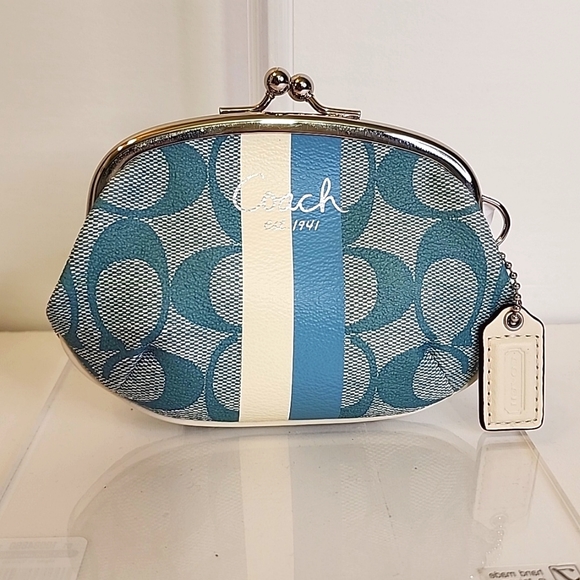 Coach Kisslock Wallet - Picture 1 of 10